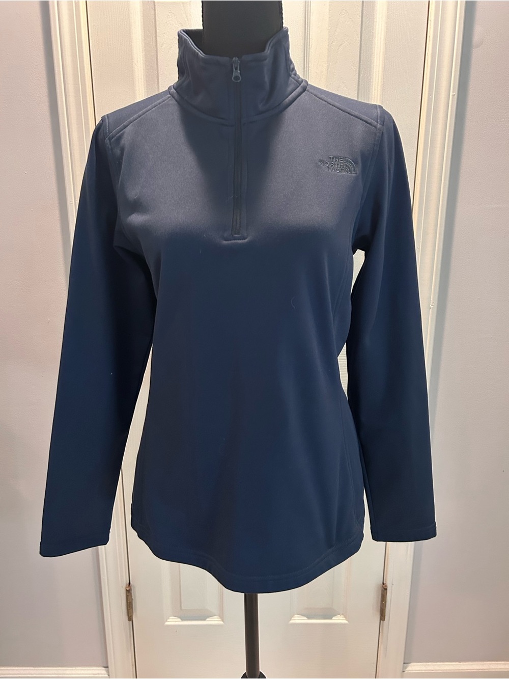 The North Face Navy 1/4 Zip Pullover Athletic Jacket. EUC. Size M